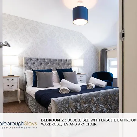 Hébergement de vacances - Luxury Townhouse Ideal For Large Groups - Hot Tub Scarborough