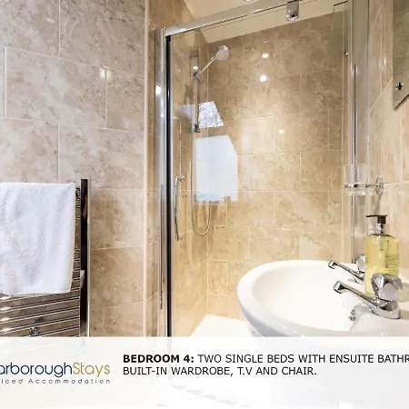 Hébergement de vacances - Luxury Townhouse Ideal For Large Groups - Hot Tub Scarborough