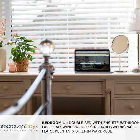 Hébergement de vacances - Luxury Townhouse Ideal For Large Groups - Hot Tub