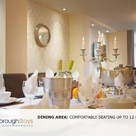 - Luxury Townhouse Ideal For Large Groups - Hot Tub *