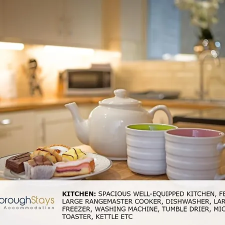 - Luxury Townhouse Ideal For Large Groups - Hot Tub *