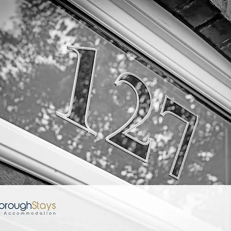 펜션 - Luxury Townhouse Ideal For Large Groups - Hot Tub