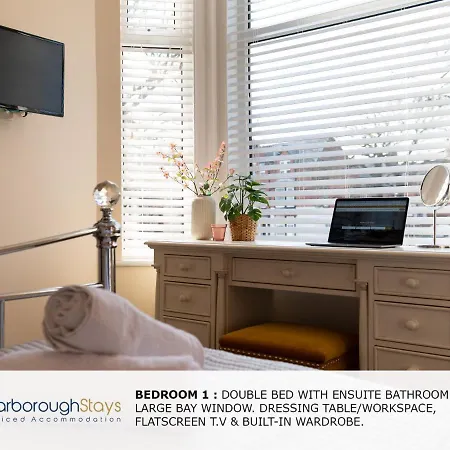Holiday home - Luxury Townhouse Ideal For Large Groups - Hot Tub *