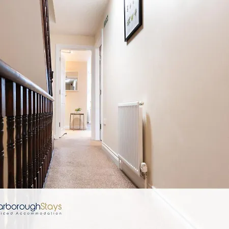 Holiday home - Luxury Townhouse Ideal For Large Groups - Hot Tub Scarborough
