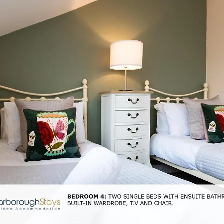 - Luxury Townhouse Ideal For Large Groups - Hot Tub Holiday home Scarborough