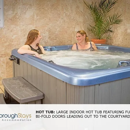 - Luxury Townhouse Ideal For Large Groups - Hot Tub *