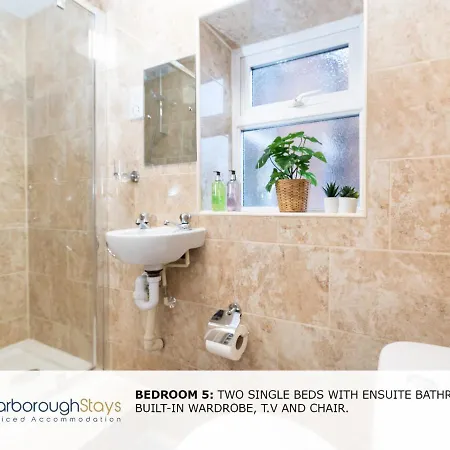 Vakantiehuis - Luxury Townhouse Ideal For Large Groups - Hot Tub Scarborough