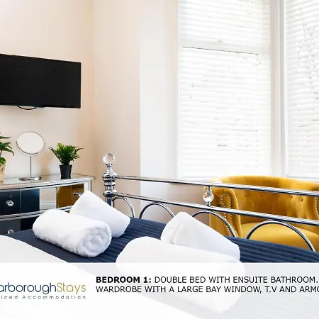 - Luxury Townhouse Ideal For Large Groups - Hot Tub Holiday home *