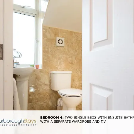 Дом отдыха - Luxury Townhouse Ideal For Large Groups - Hot Tub