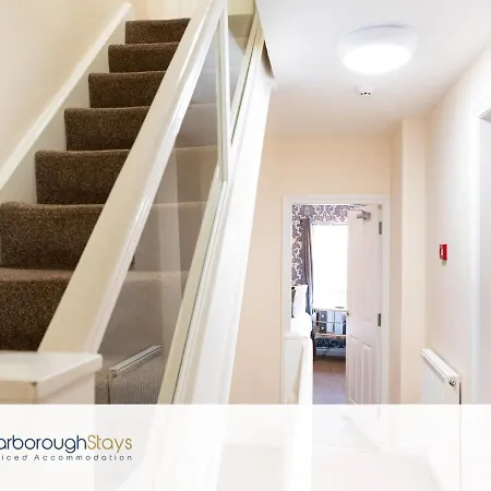 - Luxury Townhouse Ideal For Large Groups - Hot Tub Holiday home Scarborough