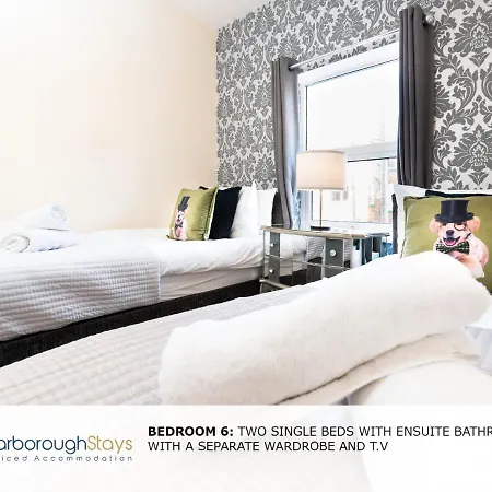 Holiday home - Luxury Townhouse Ideal For Large Groups - Hot Tub