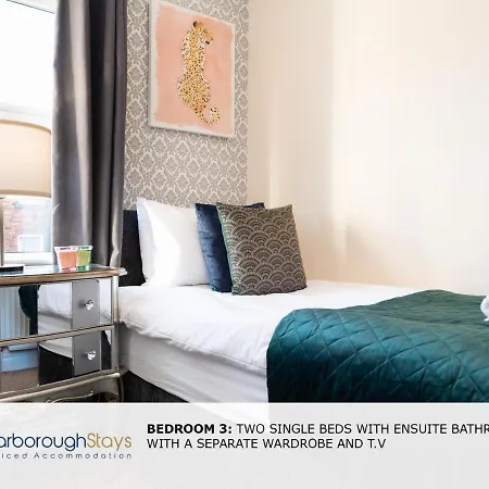 - Luxury Townhouse Ideal For Large Groups - Hot Tub Holiday home Scarborough