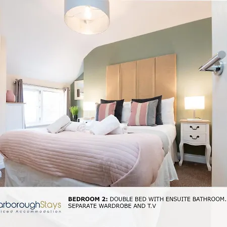 Holiday home - Luxury Townhouse Ideal For Large Groups - Hot Tub Scarborough