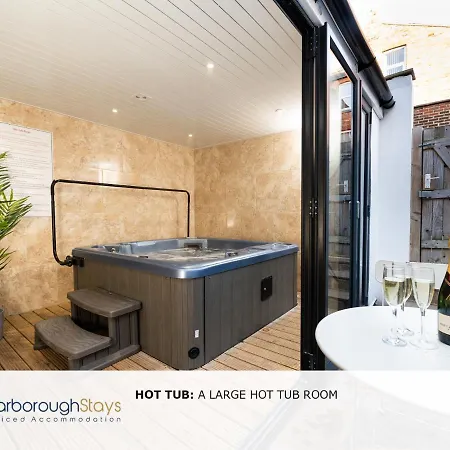 - Luxury Townhouse Ideal For Large Groups - Hot Tub Holiday home