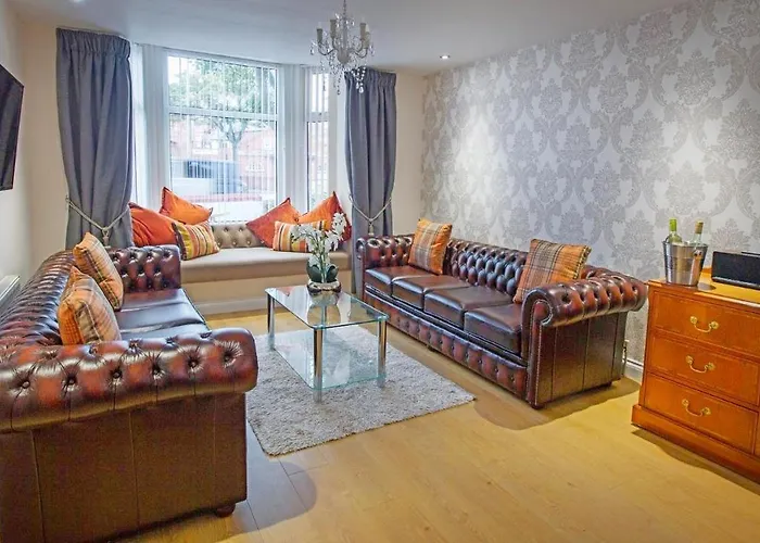 Nyaraló - Luxury Townhouse Ideal For Large Groups - Hot Tub