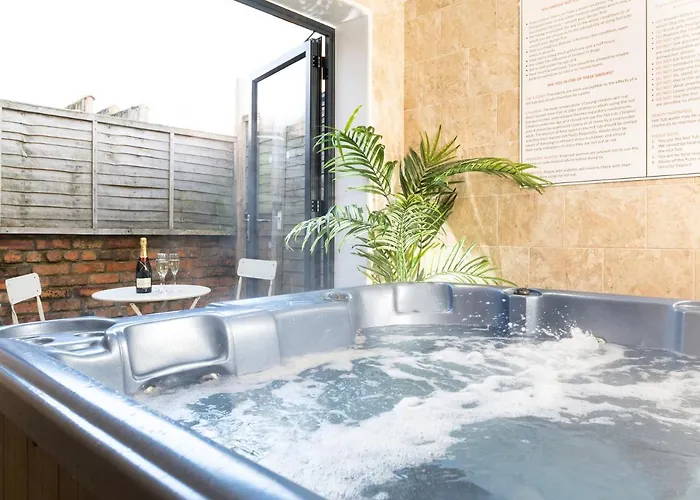 - Luxury Townhouse Ideal For Large Groups - Hot Tub *