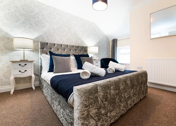 Nyaraló - Luxury Townhouse Ideal For Large Groups - Hot Tub