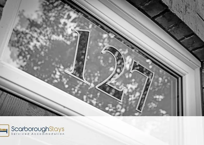 Nyaraló - Luxury Townhouse Ideal For Large Groups - Hot Tub