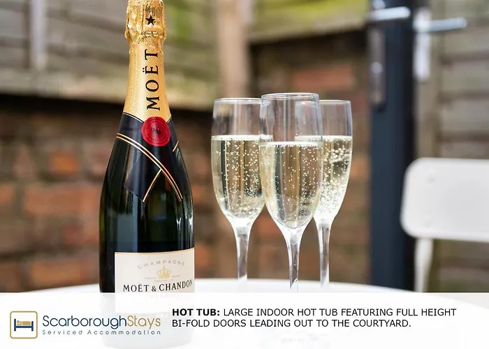 Nyaraló - Luxury Townhouse Ideal For Large Groups - Hot Tub