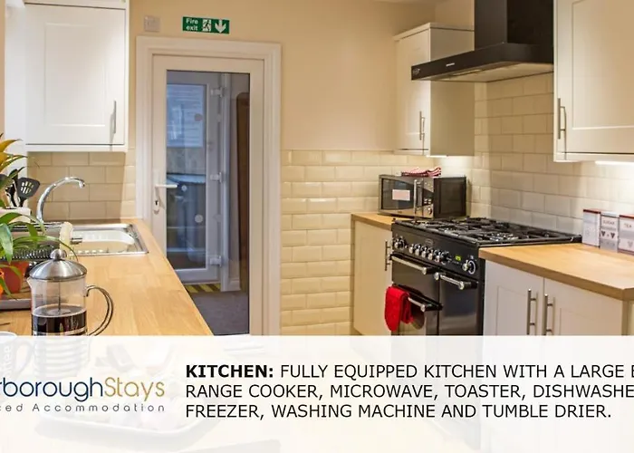 Nyaraló - Luxury Townhouse Ideal For Large Groups - Hot Tub